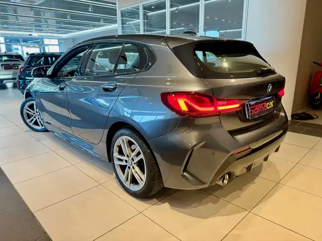 BMW 1 Series view 5