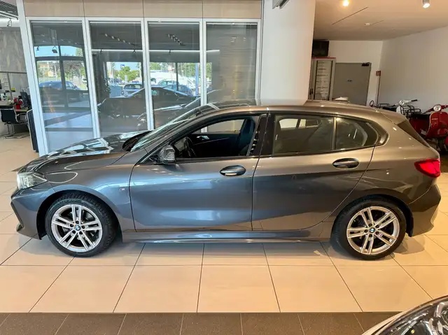 BMW 1 Series view 4