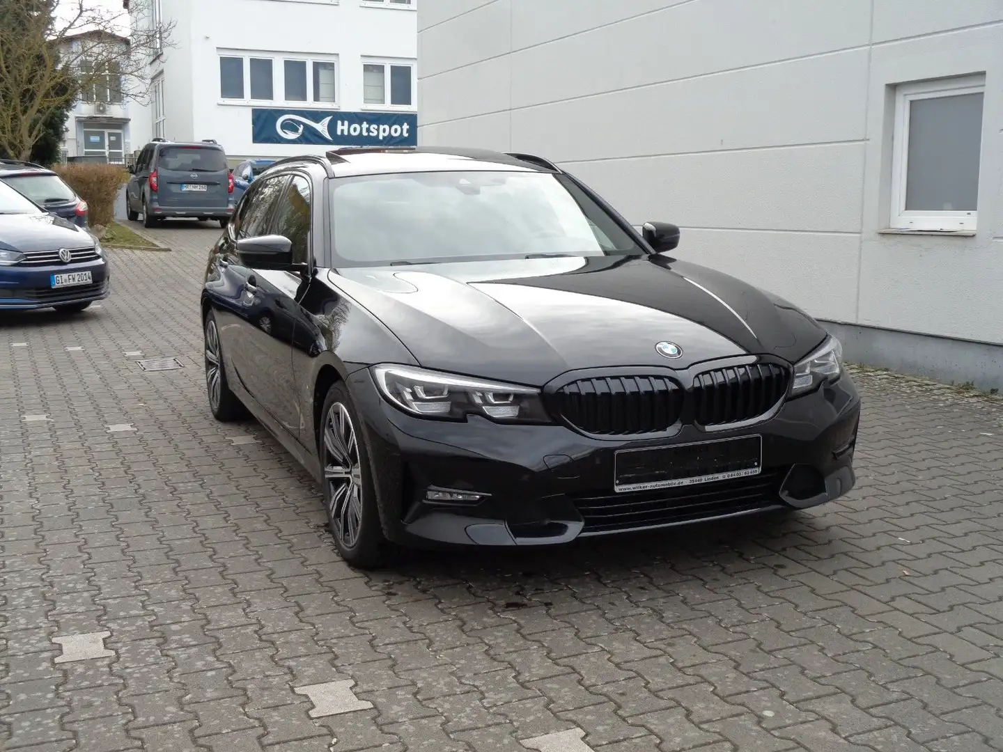 BMW 330 i Touring Sport Line Aut. Navi, Panorama, AHK Schwarz - 1