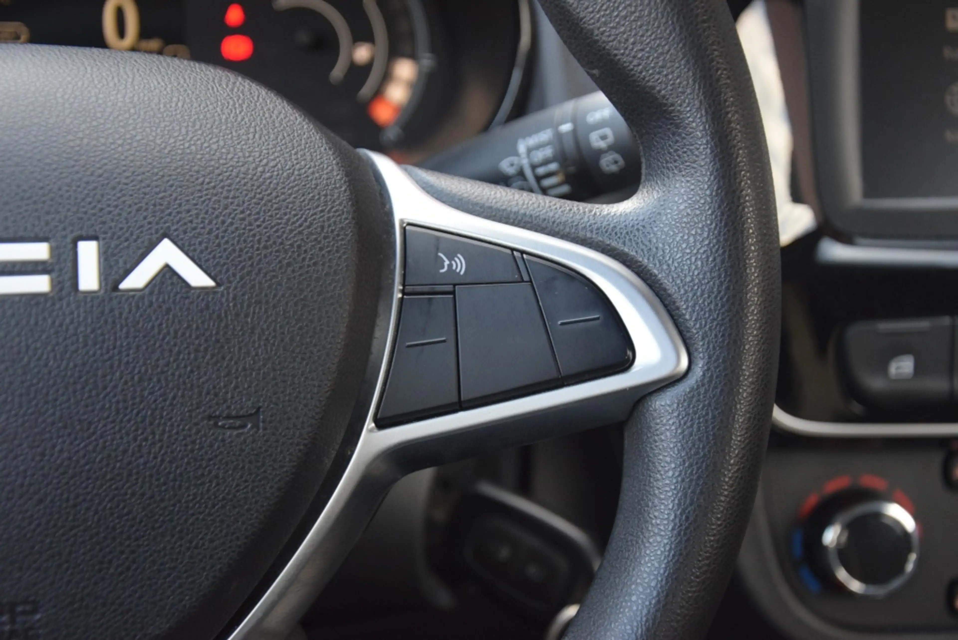 Dacia Spring Essential 27kWh SOH90,4% — photo 19