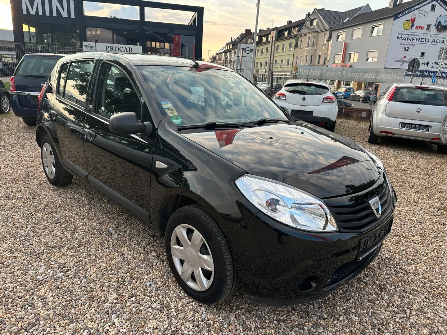 Dacia Sandero 1,2 Eco Schwarz - 1