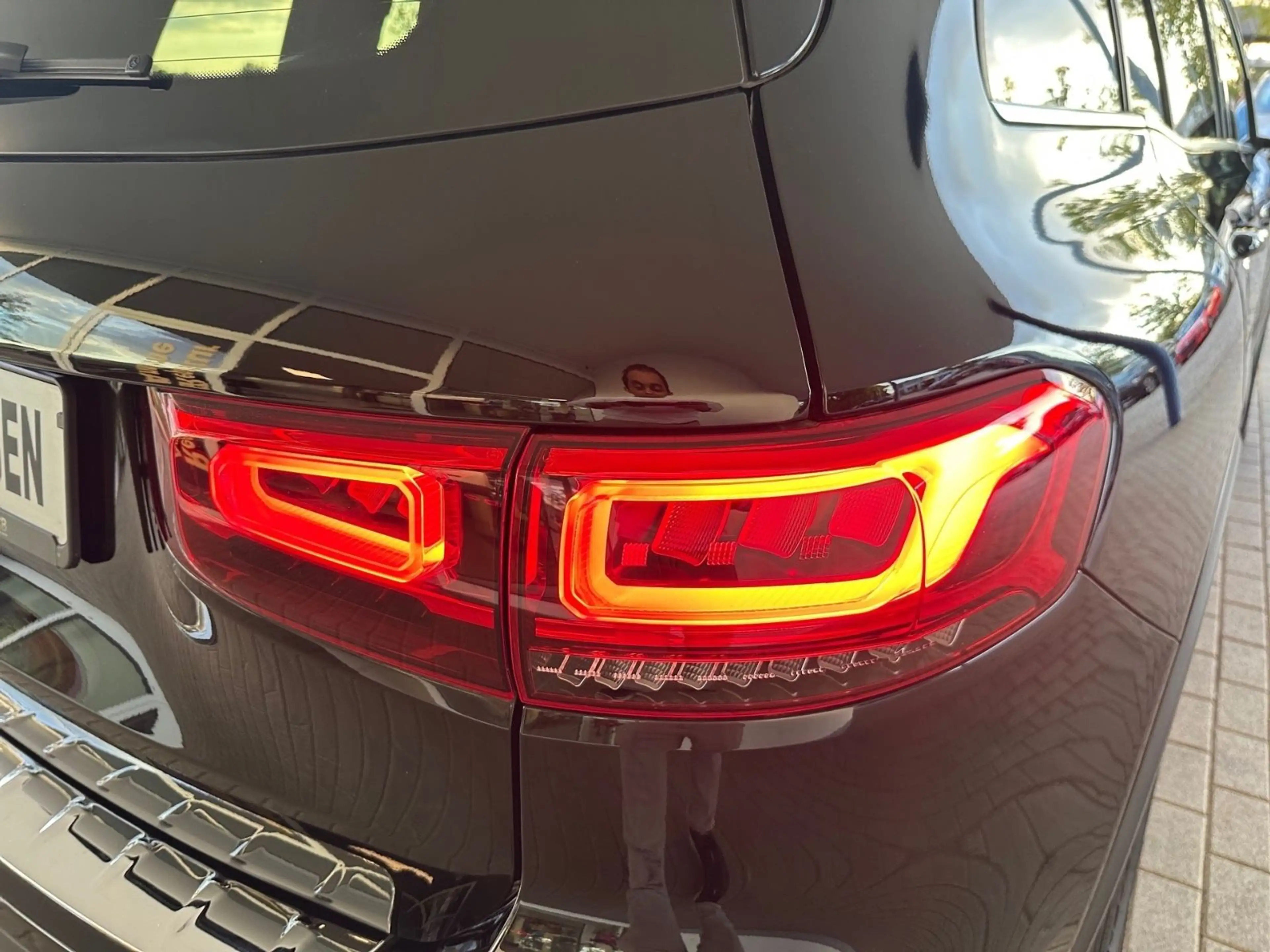 Mercedes-Benz GLB 200 d Style/AHK/8*Fach bereift — photo 13