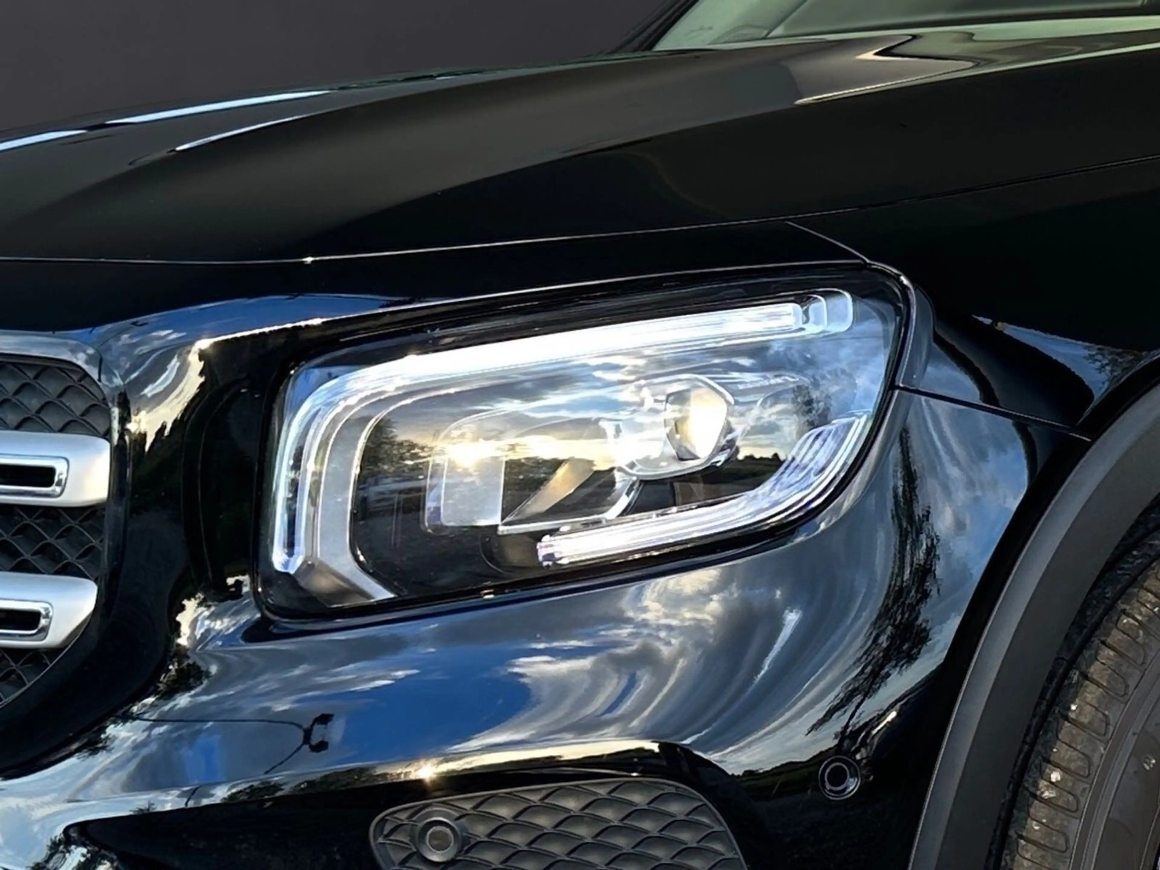 Mercedes-Benz GLB 200 d Style/AHK/8*Fach bereift — photo 9