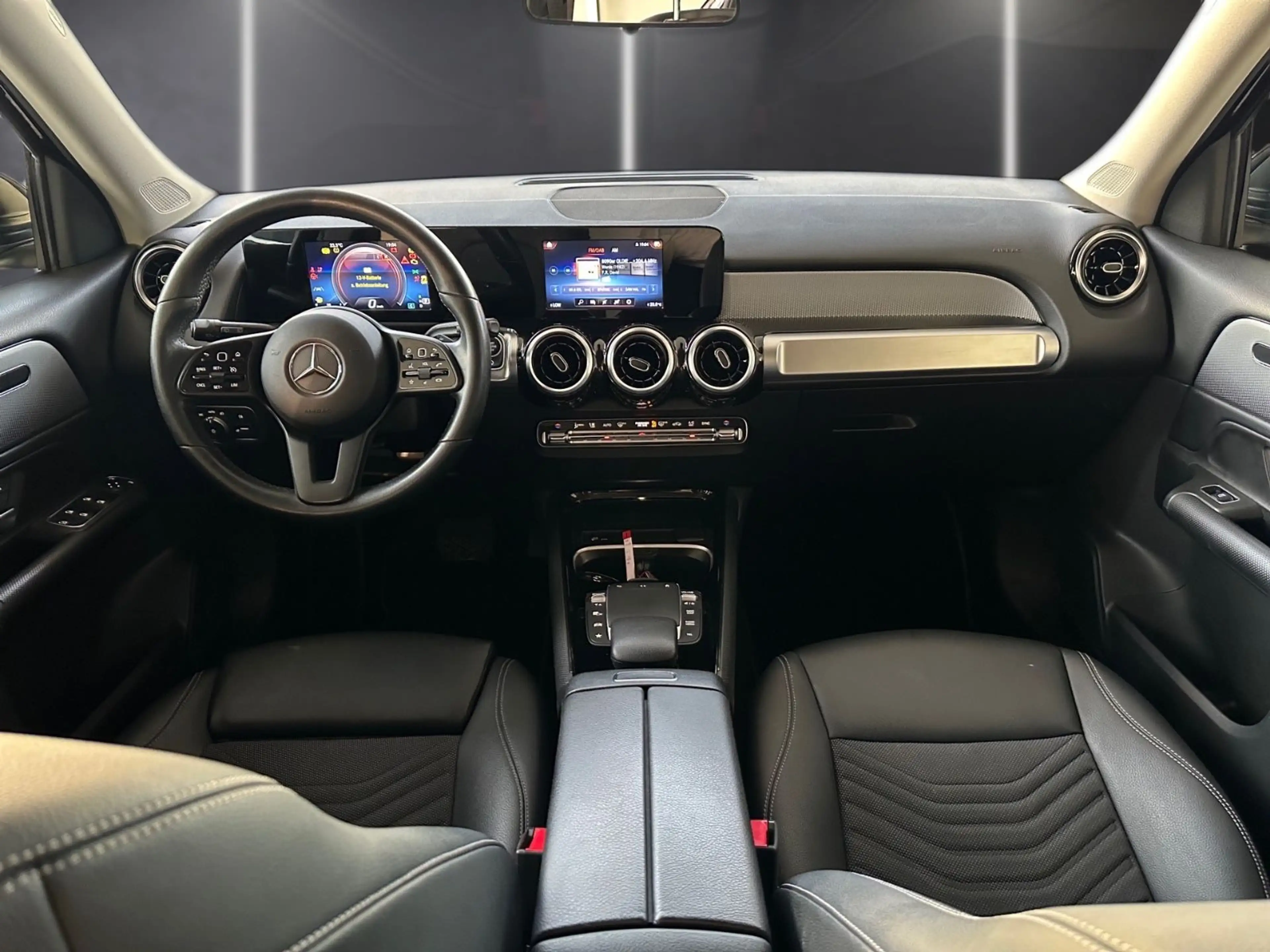 Mercedes-Benz GLB 200 d Style/AHK/8*Fach bereift — photo 21