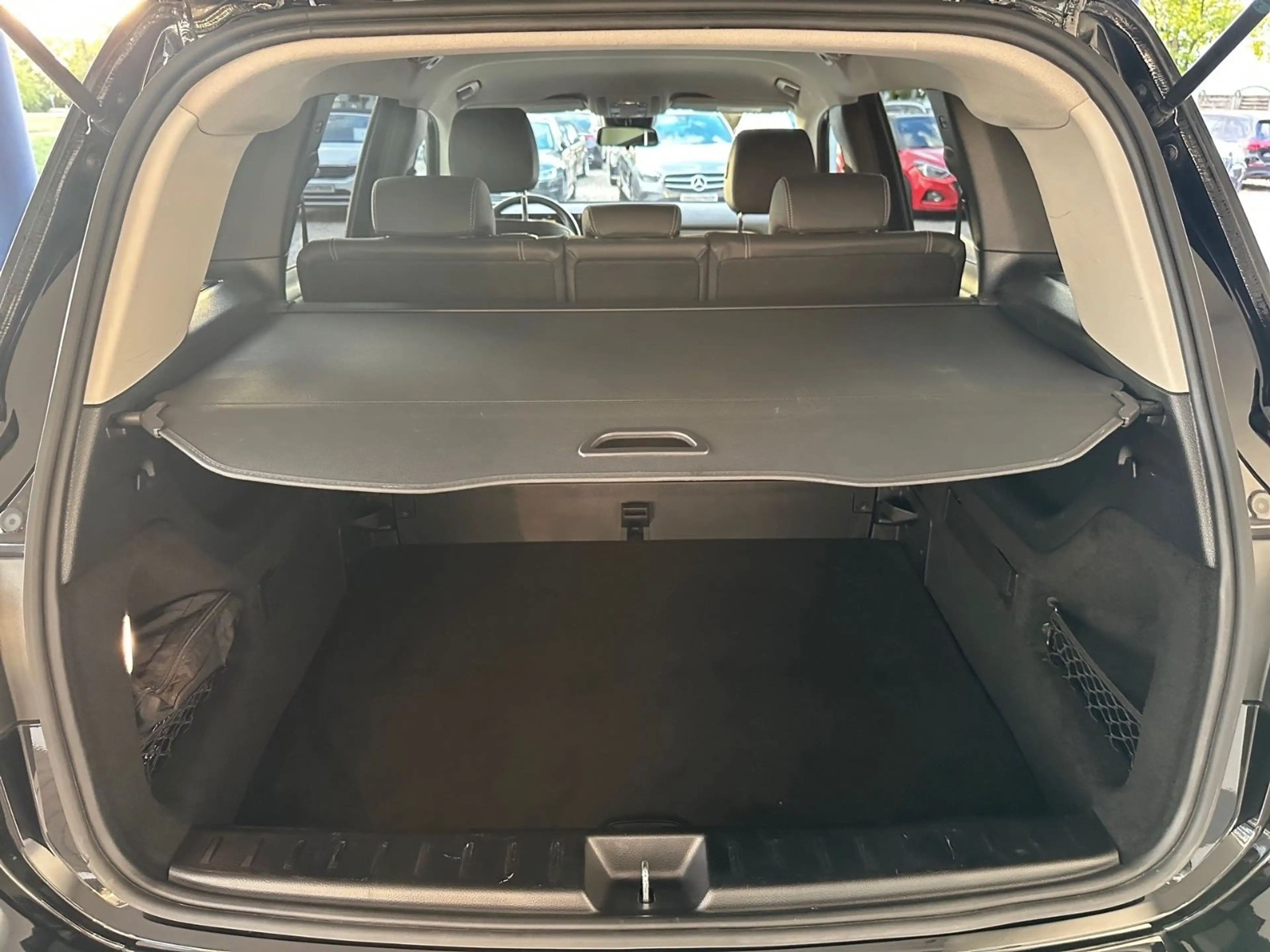 Mercedes-Benz GLB 200 d Style/AHK/8*Fach bereift — photo 12