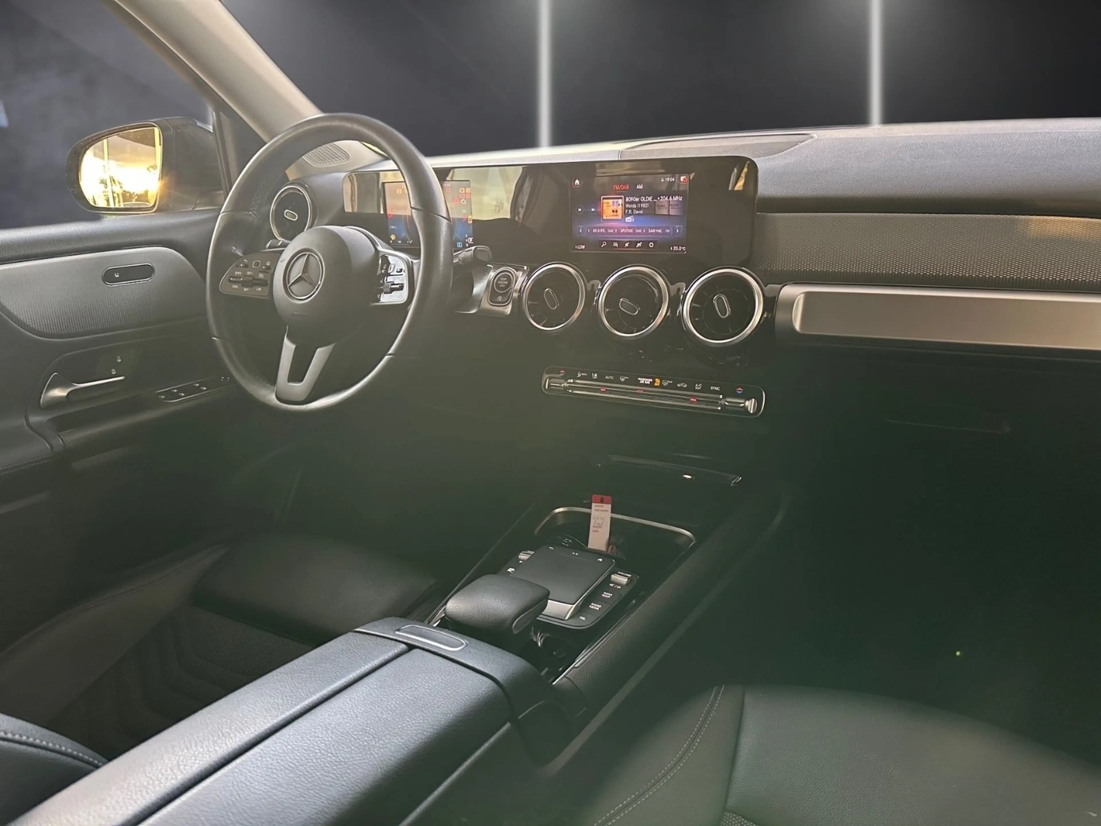 Mercedes-Benz GLB 200 d Style/AHK/8*Fach bereift — photo 23