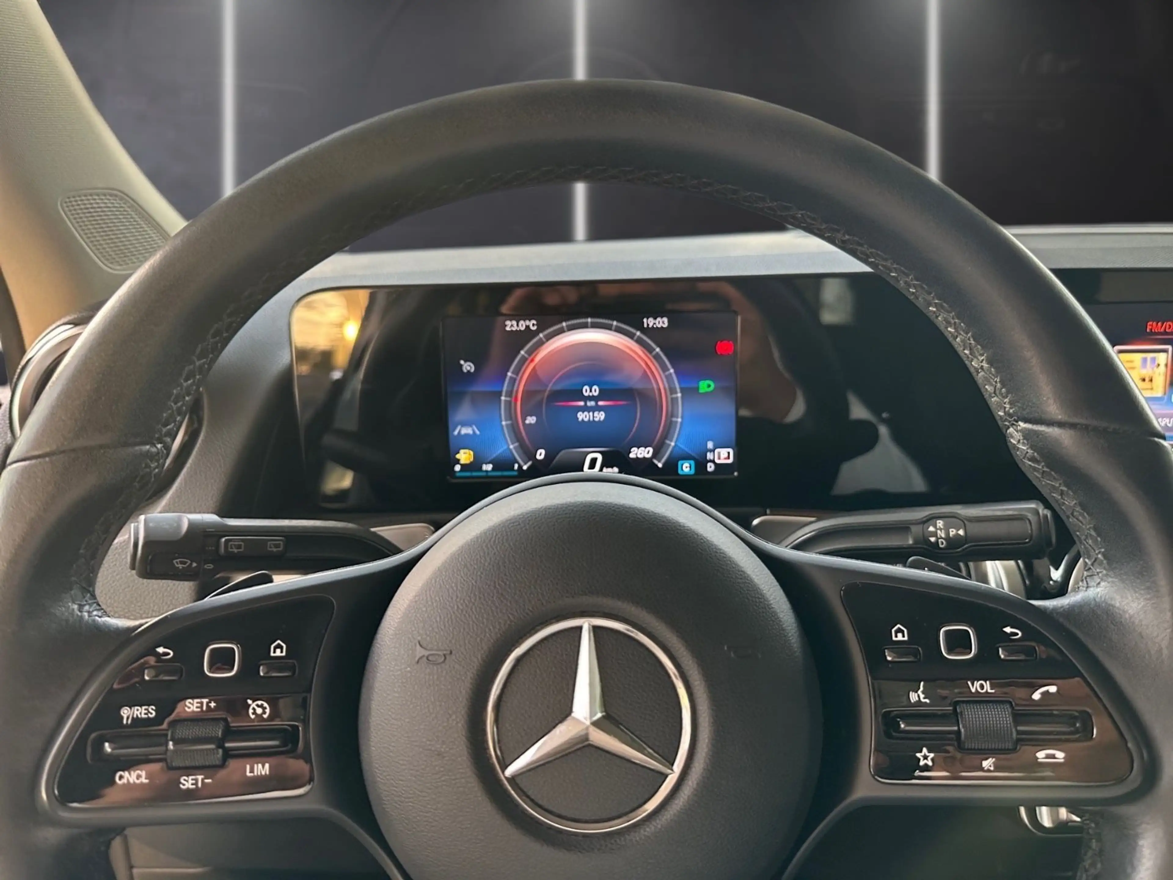 Mercedes-Benz GLB 200 d Style/AHK/8*Fach bereift — photo 18
