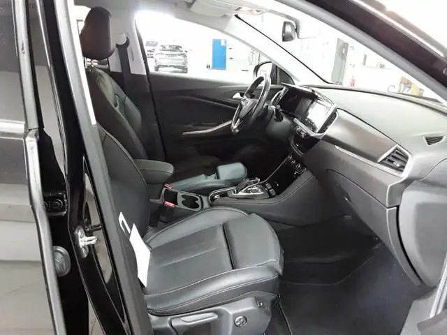 Opel Grandland view 8