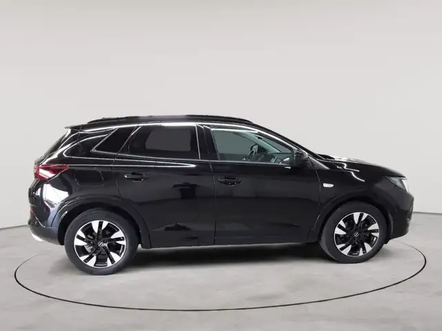 Opel Grandland view 3