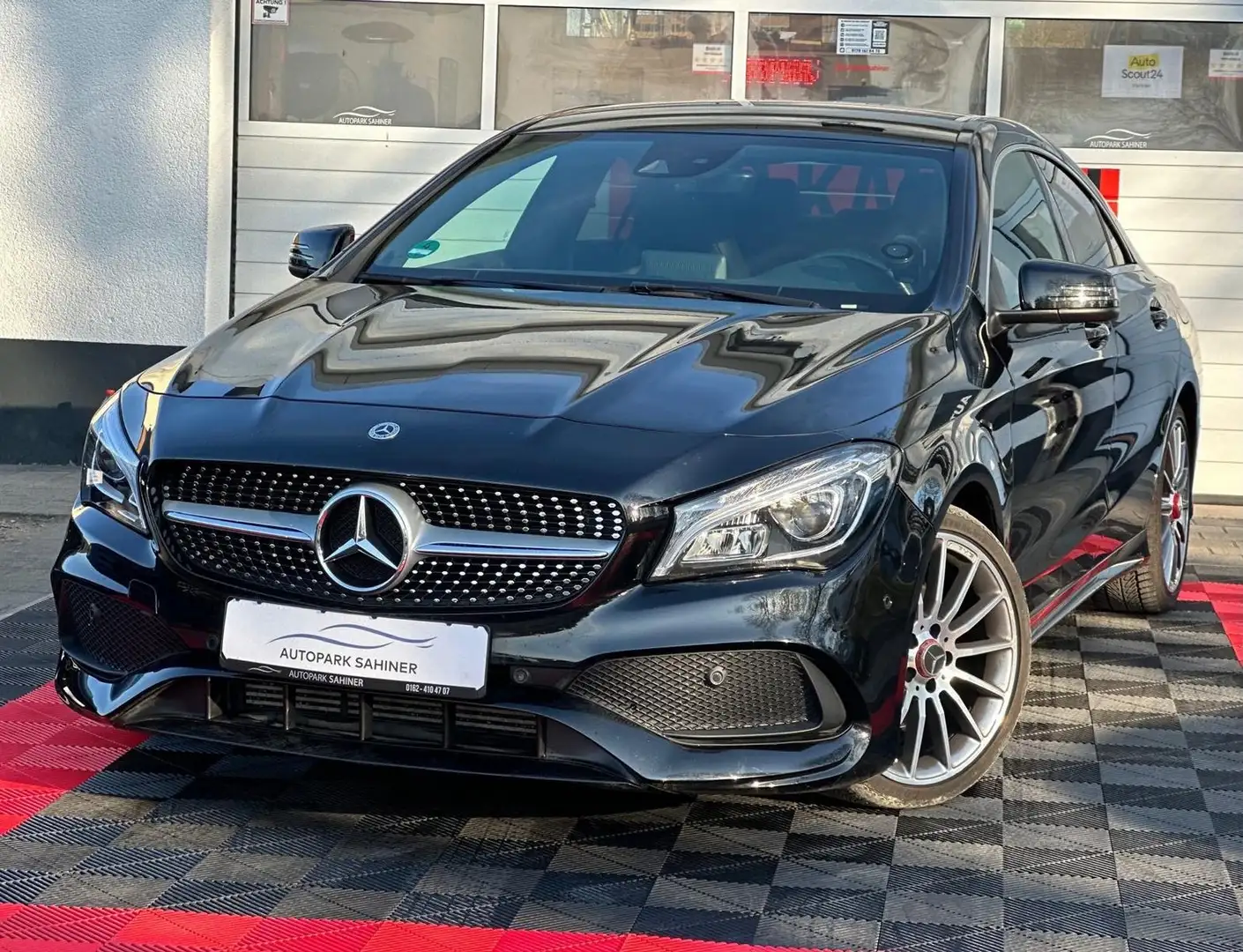 Mercedes-Benz CLA 200 AMG Schwarz - 1