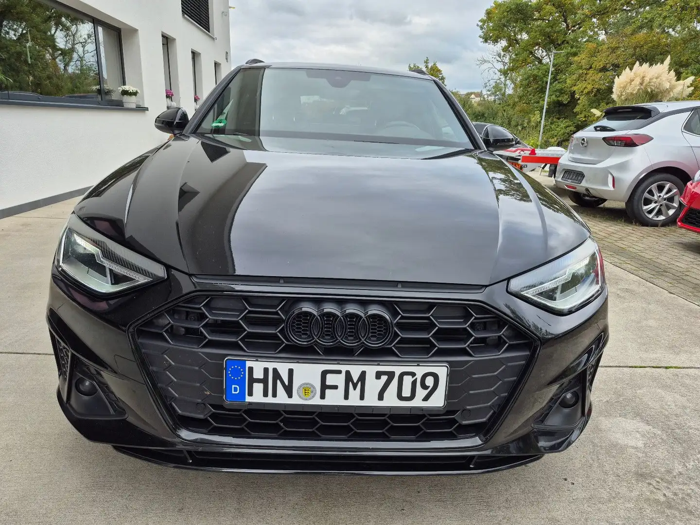 Audi A4 Avant 40 TDI S line 204 PS Wenig Km 29445 !!! Schwarz - 1