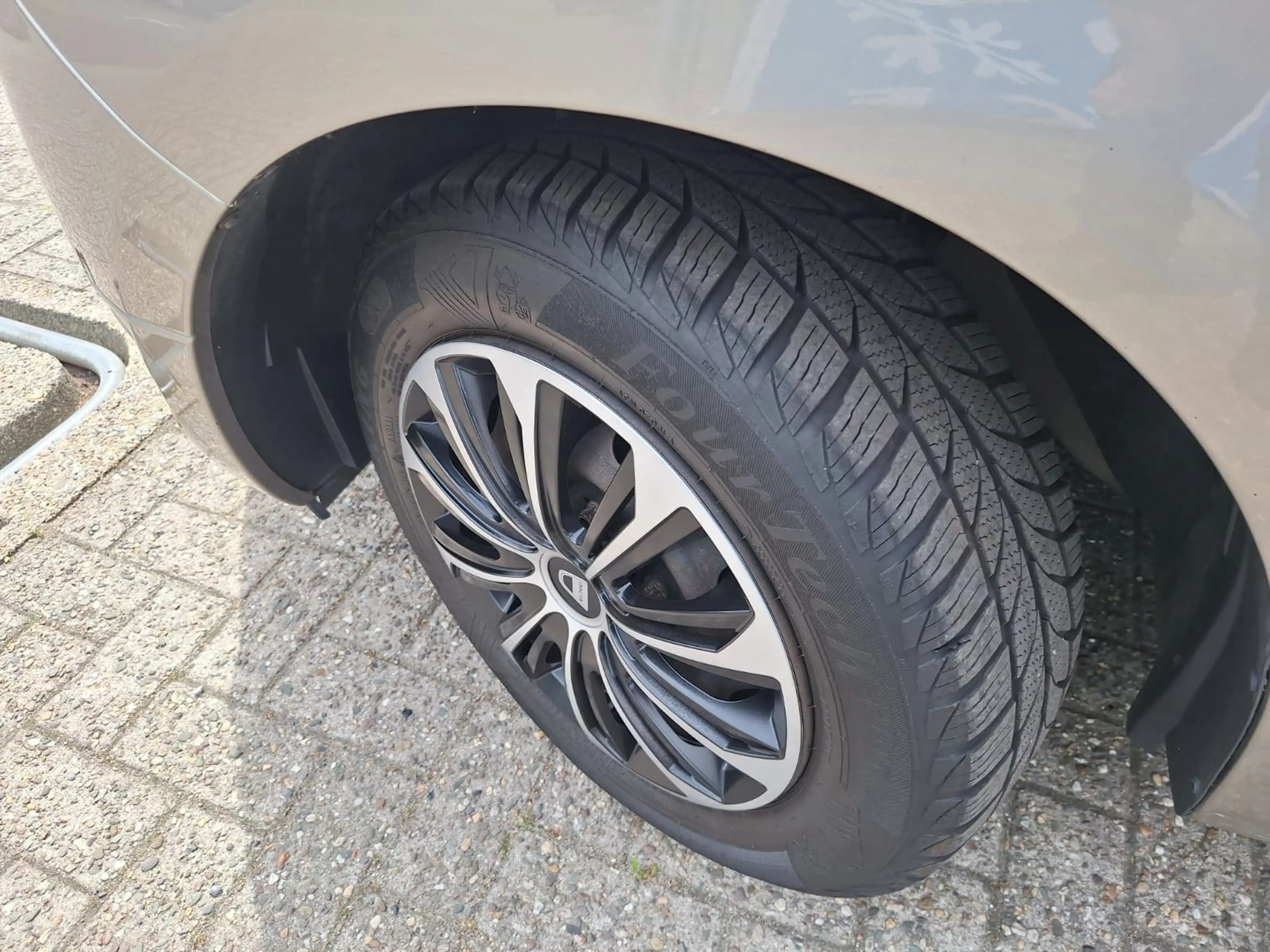 Dacia Logan MCV 0.9 TCe Lauréate | Nwe APK | Airco | Trekhaak — photo 2