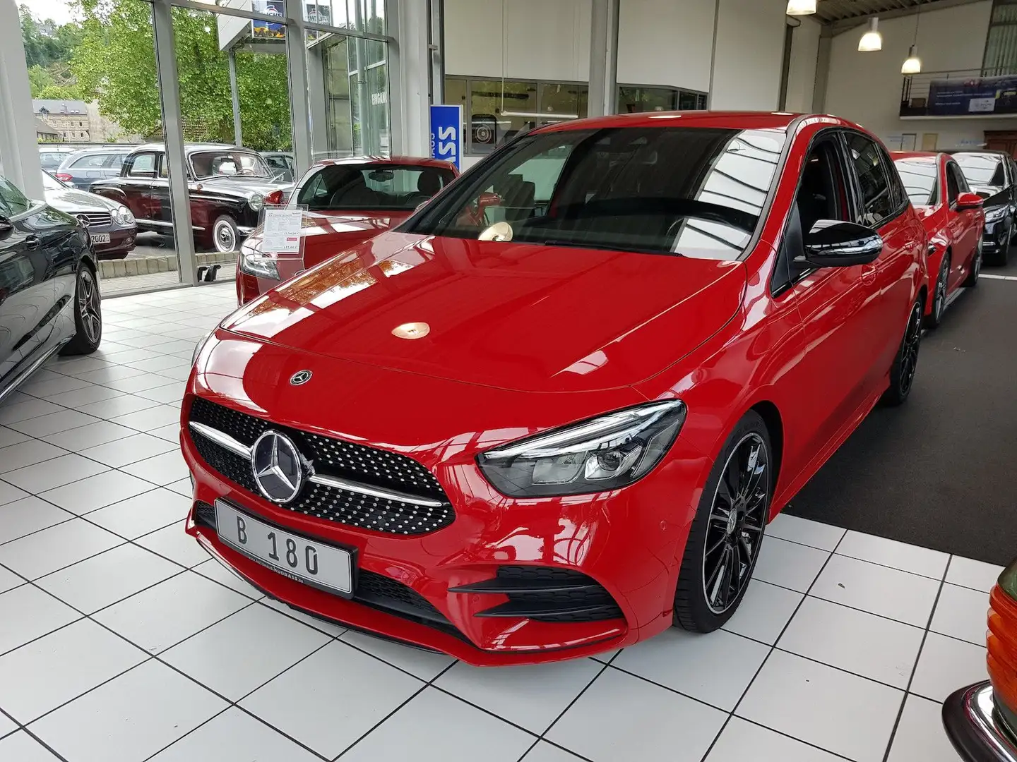 Mercedes-Benz B 180 AMG LED KAMERA PTS SHZ AUT NIGHT PREMIUM Rouge - 1