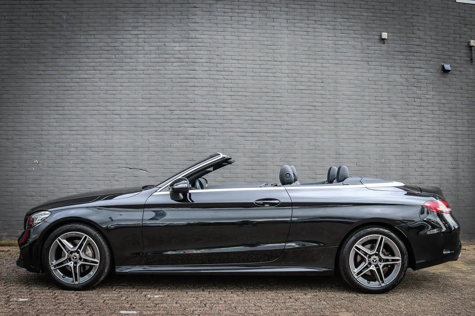 Mercedes-Benz C 180 Cabrio AMG Line /Airscarf/Navi/Leder Noir - 2