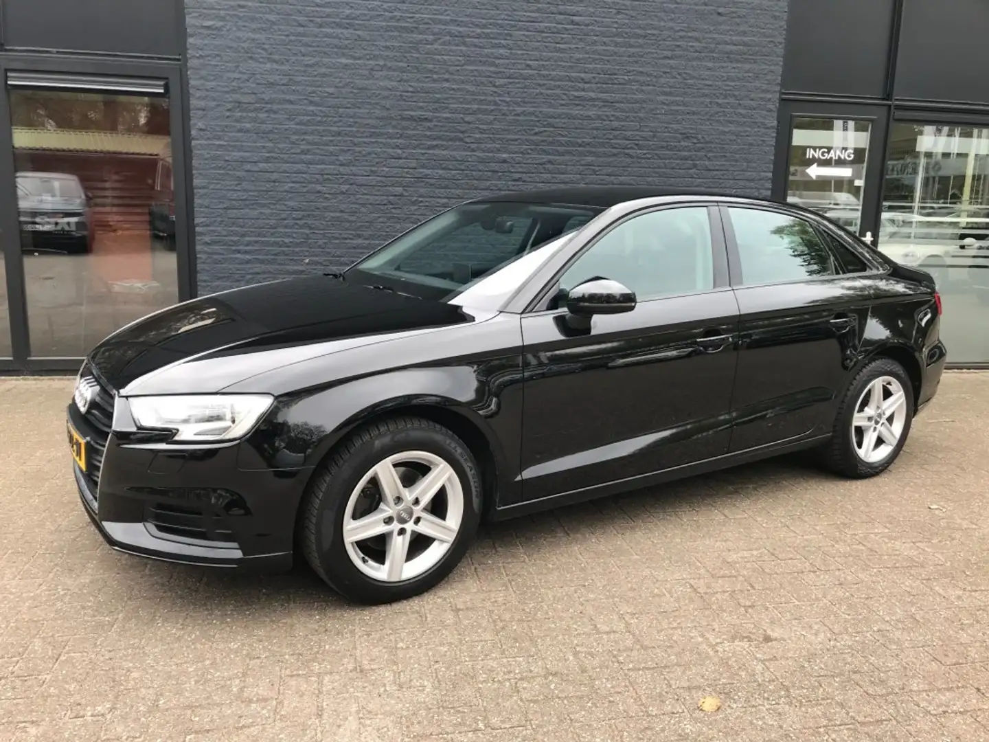 Audi A3 30 TFSi pro line **Navigatie/parkeersensoren** Noir - 2