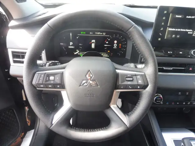 Mitsubishi Outlander view 10
