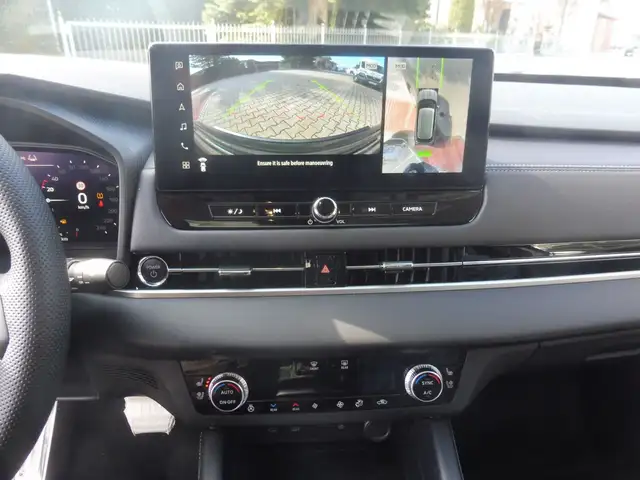 Mitsubishi Outlander view 11