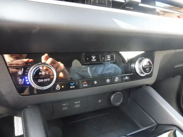 Mitsubishi Outlander view 14
