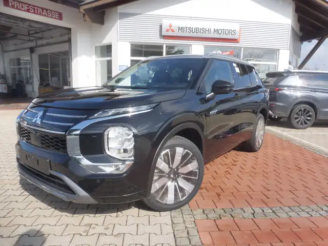Mitsubishi Outlander view 3