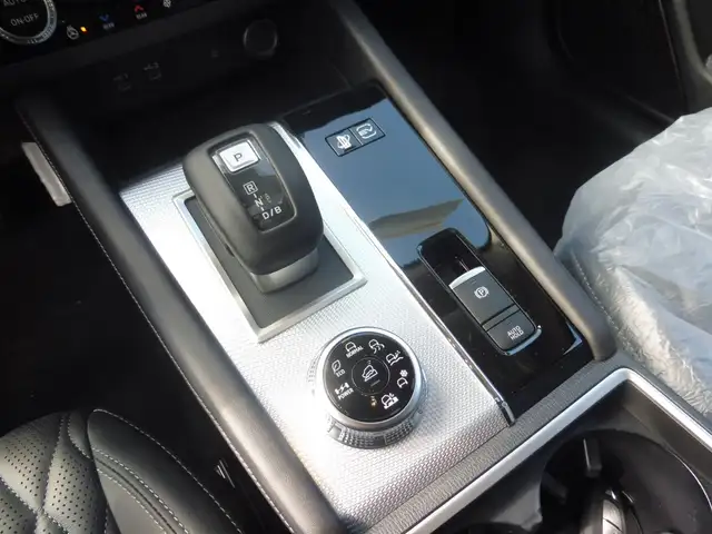 Mitsubishi Outlander view 15