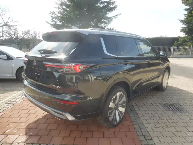 Mitsubishi Outlander view 6