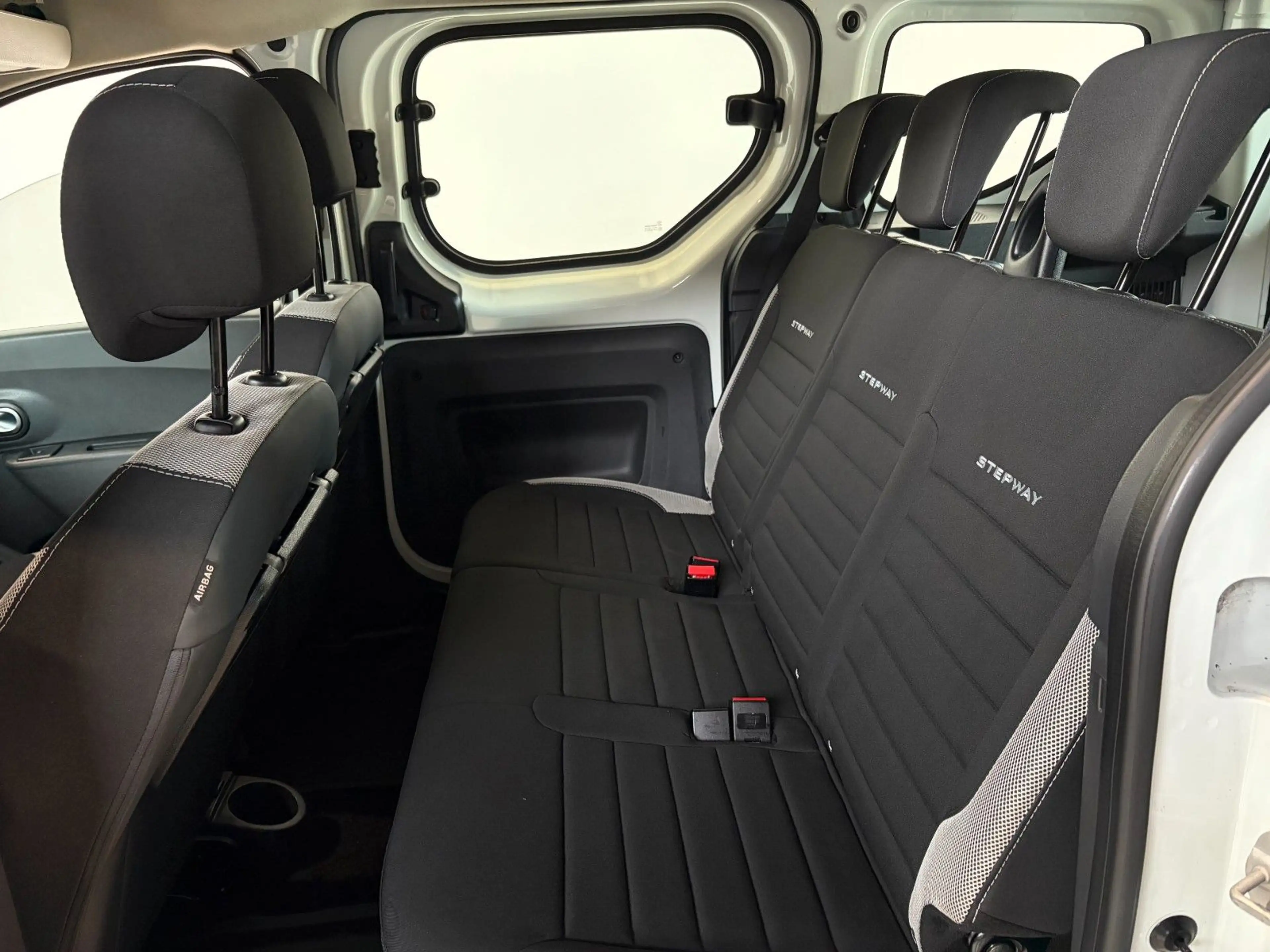 Dacia Dokker Stepway Plus 1.3 *Kamera* — photo 8