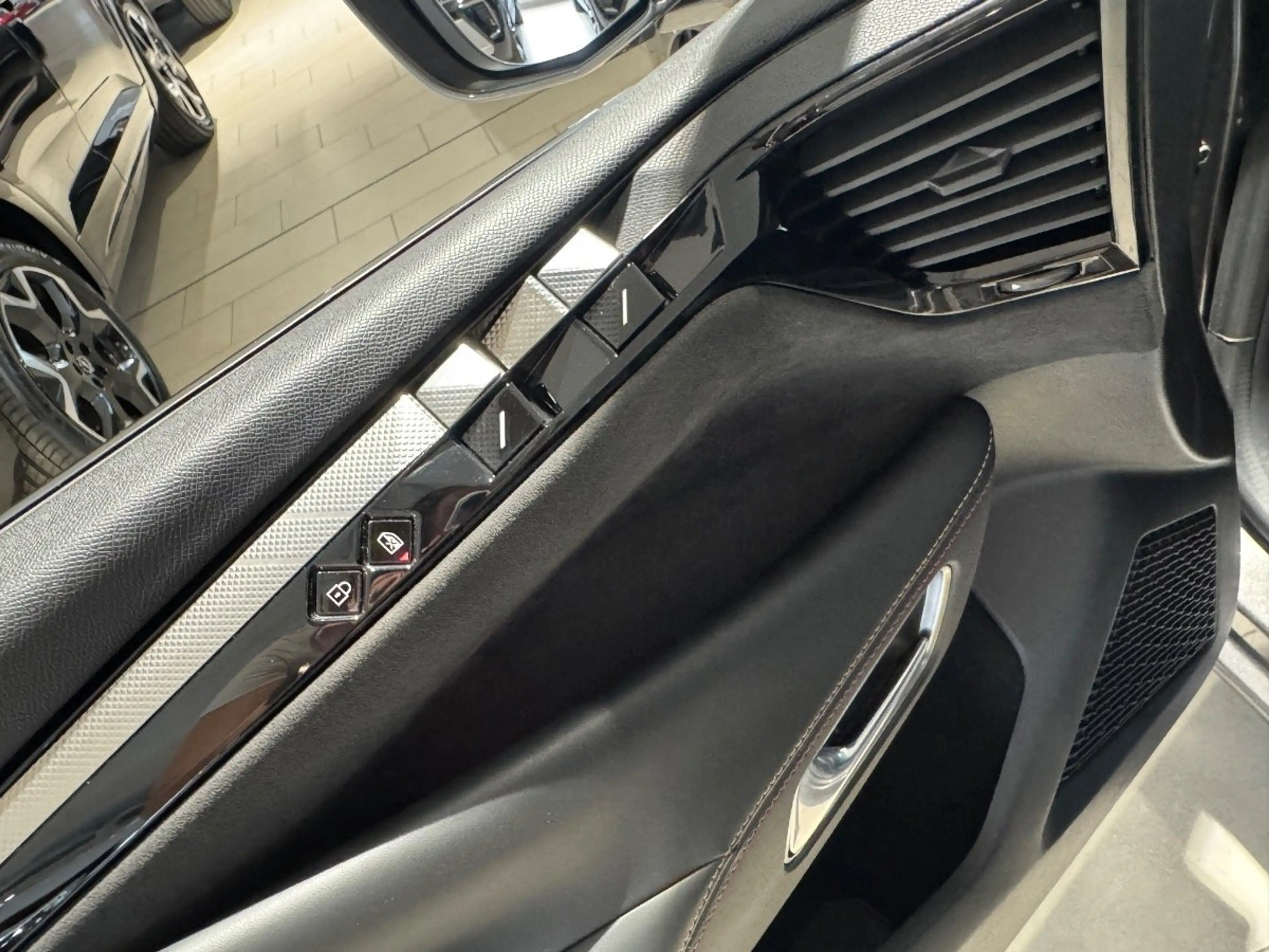 DS Automobiles DS 4 1.2 PureTech 130 S&S Performance Line LED — photo 10