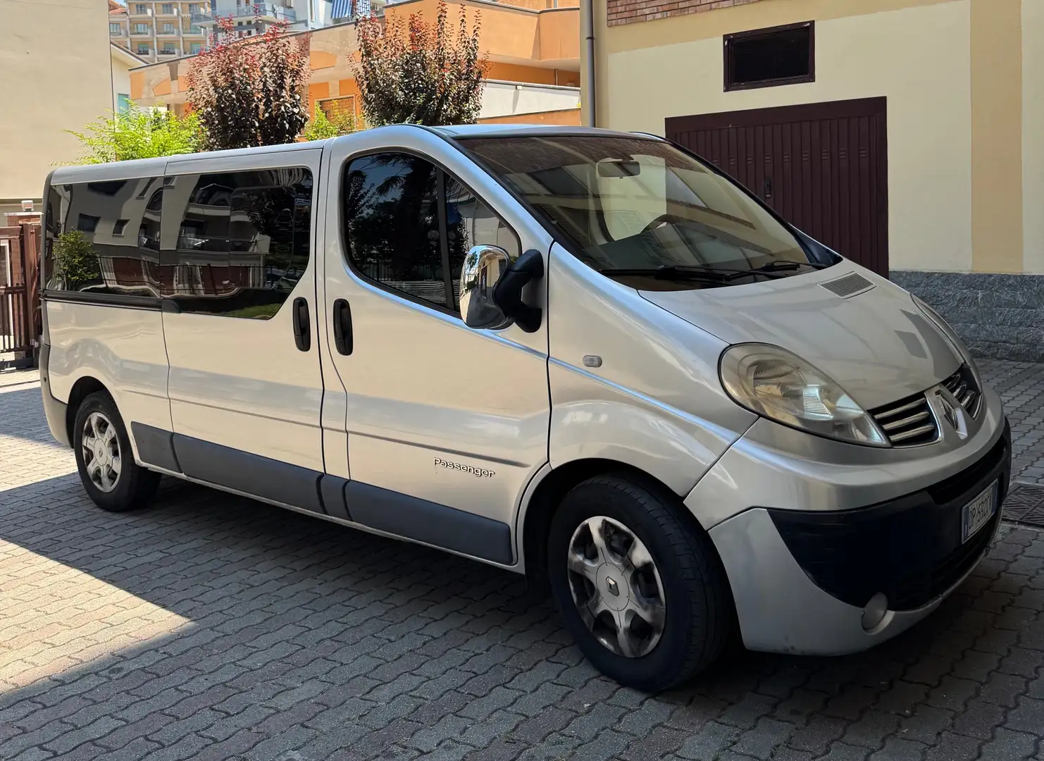 Renault Trafic Passenger 9 posti Argento - 1