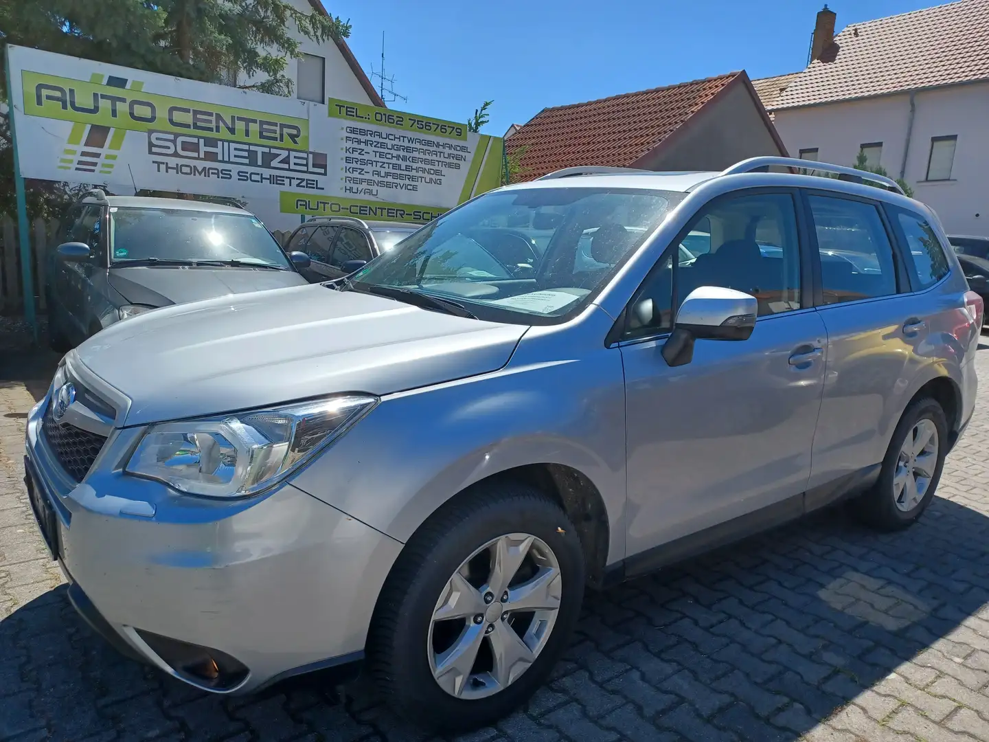 Subaru Forester Exclusive *1.Hand*4x4*XENON*erst 90tkm*AHK*HU NEU* Grijs - 1