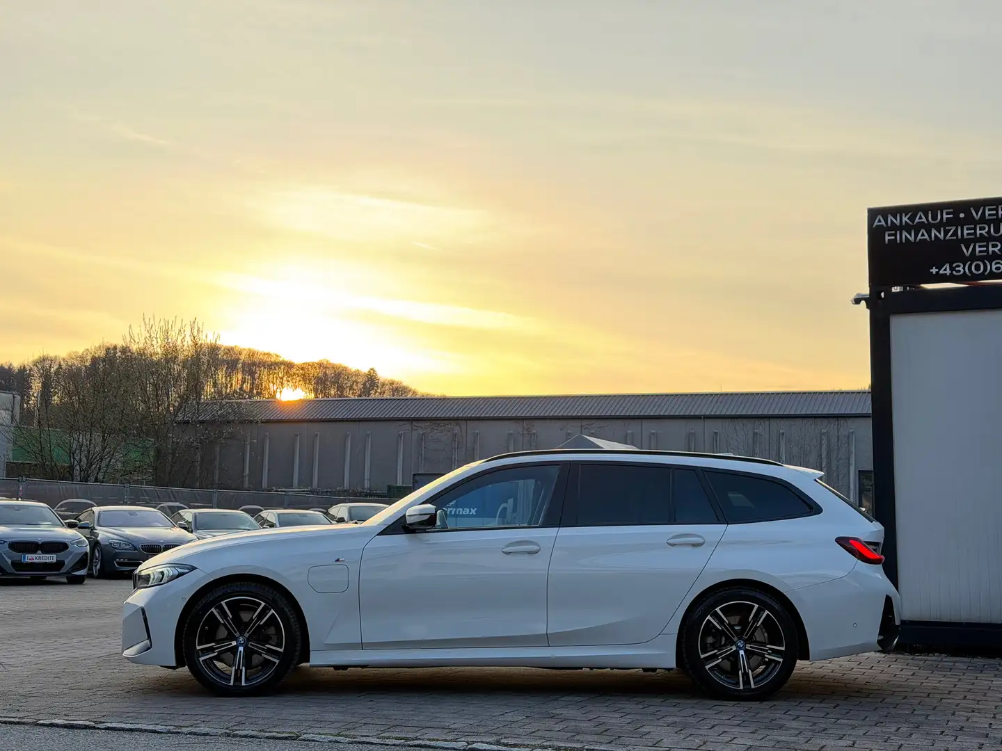 BMW 330 e xDrive G21 M-Sport Aut. Finanzierung möglich Weiß - 2