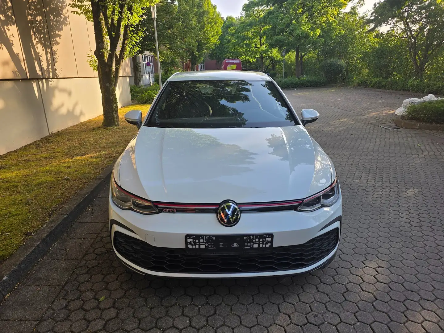 Volkswagen Golf GTI 2.0 TSI DSG IQ.Light  LED - Navi - Kamera Weiß - 2