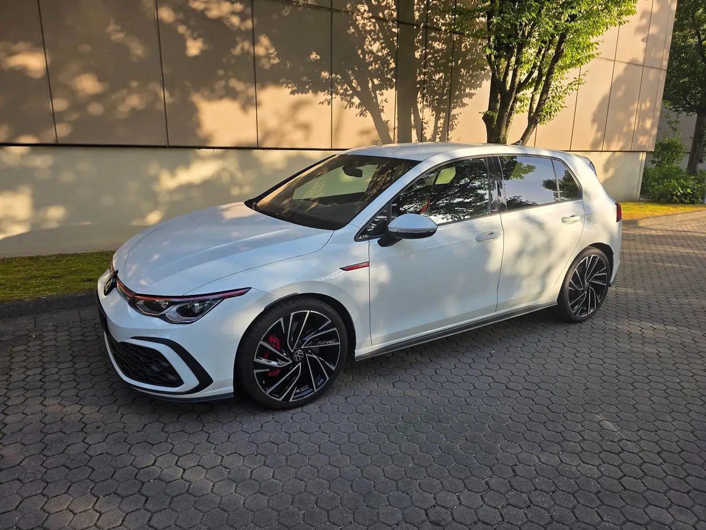 Volkswagen Golf GTI 2.0 TSI DSG IQ.Light  LED - Navi - Kamera Weiß - 1