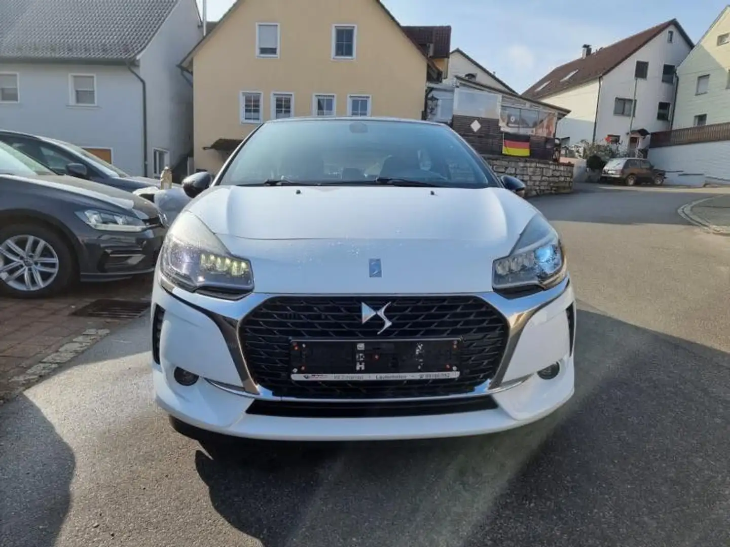 DS Automobiles DS 3 PureTech 110 So Chic XENON+8-FACH+TEILLEDER Blanc - 2