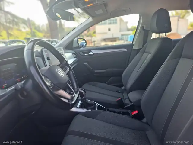 Volkswagen T-Roc view 7