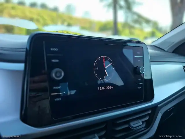 Volkswagen T-Roc view 13