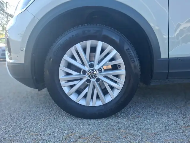 Volkswagen T-Roc view 5