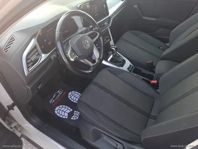 Volkswagen T-Roc view 6