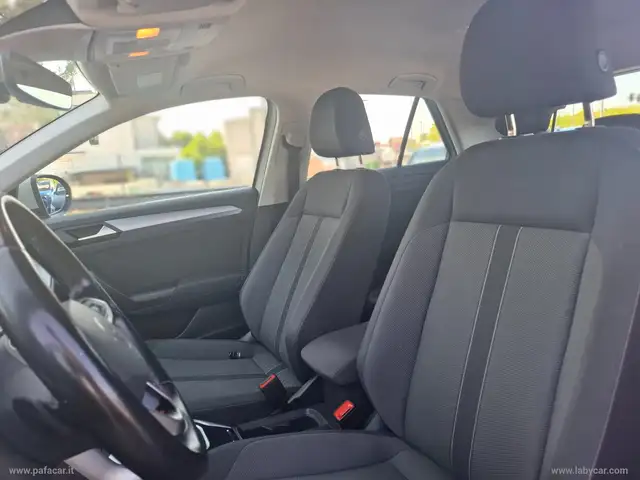 Volkswagen T-Roc view 8
