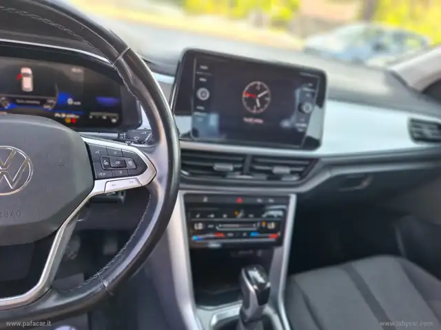 Volkswagen T-Roc view 11
