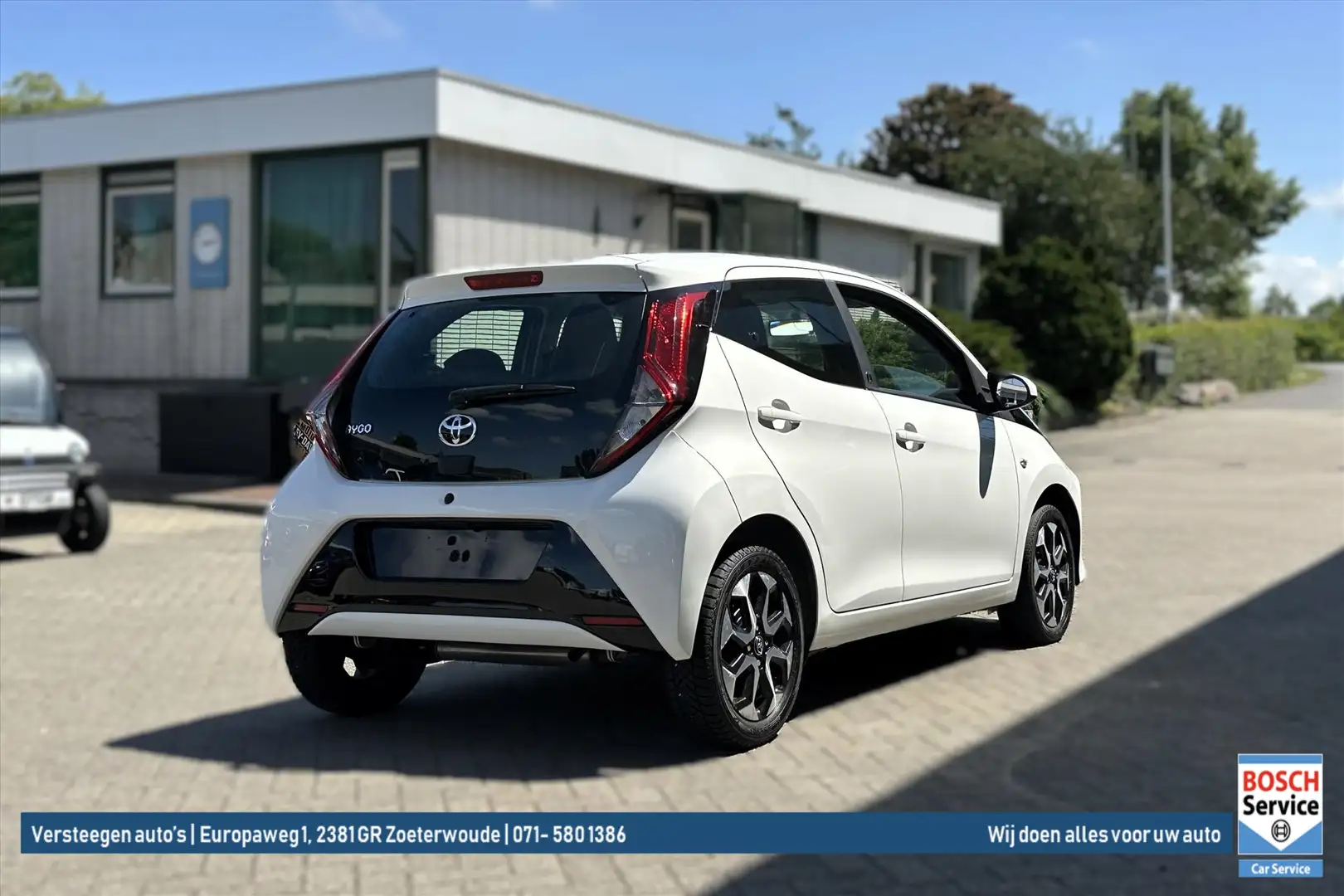 Toyota Aygo 1.0 VVT-i 72pk x-shift 5D x-clusiv Wit - 2