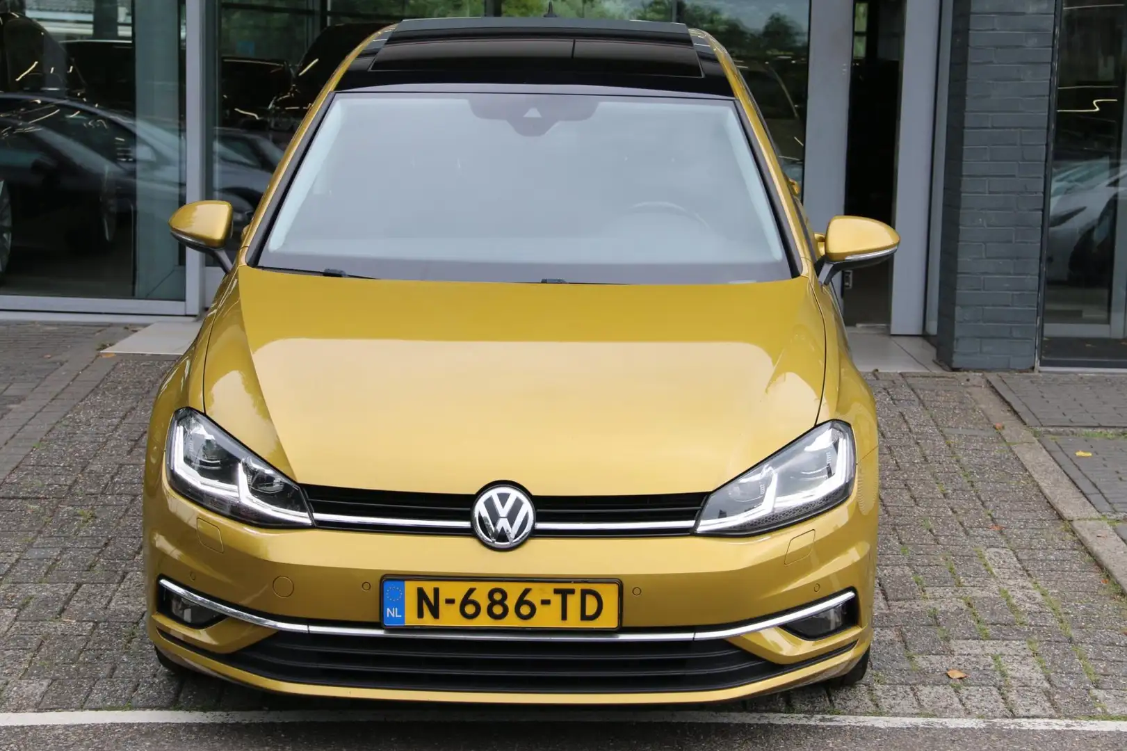 Volkswagen Golf 1.4 TSI Highline Business R PANO-DAK! Geel - 2