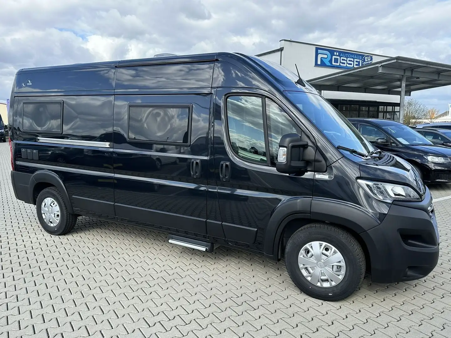 MegaMobil Mega Twin 600 Winterpaket Truma 6 Diesel Elektri Schwarz - 2