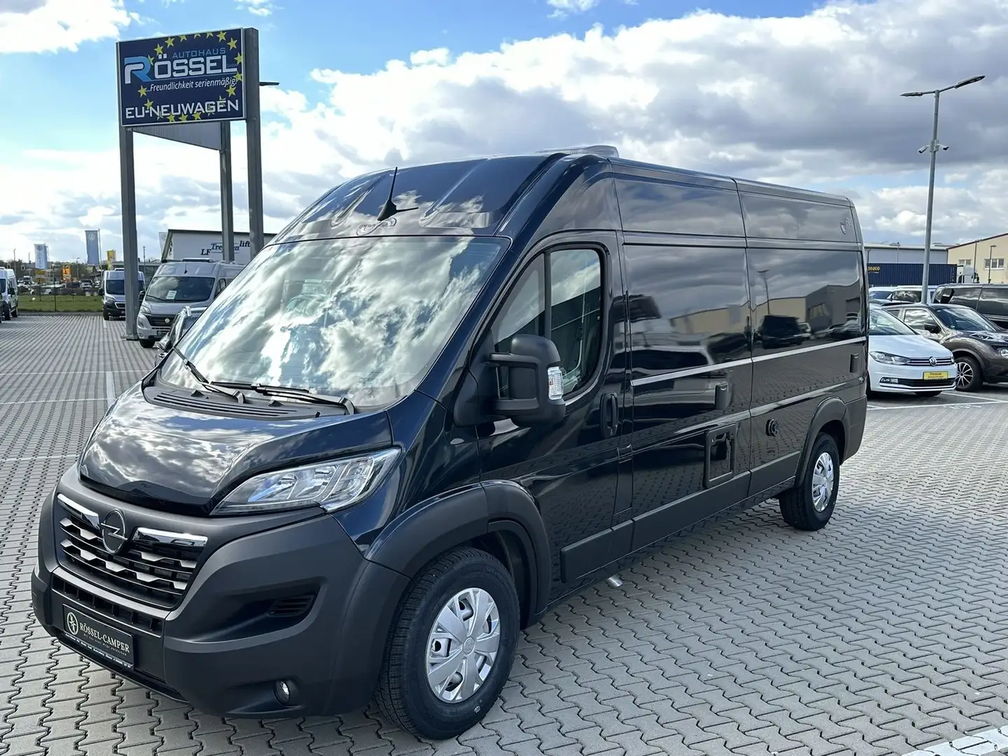 MegaMobil Mega Twin 600 Winterpaket Truma 6 Diesel Elektri Schwarz - 1