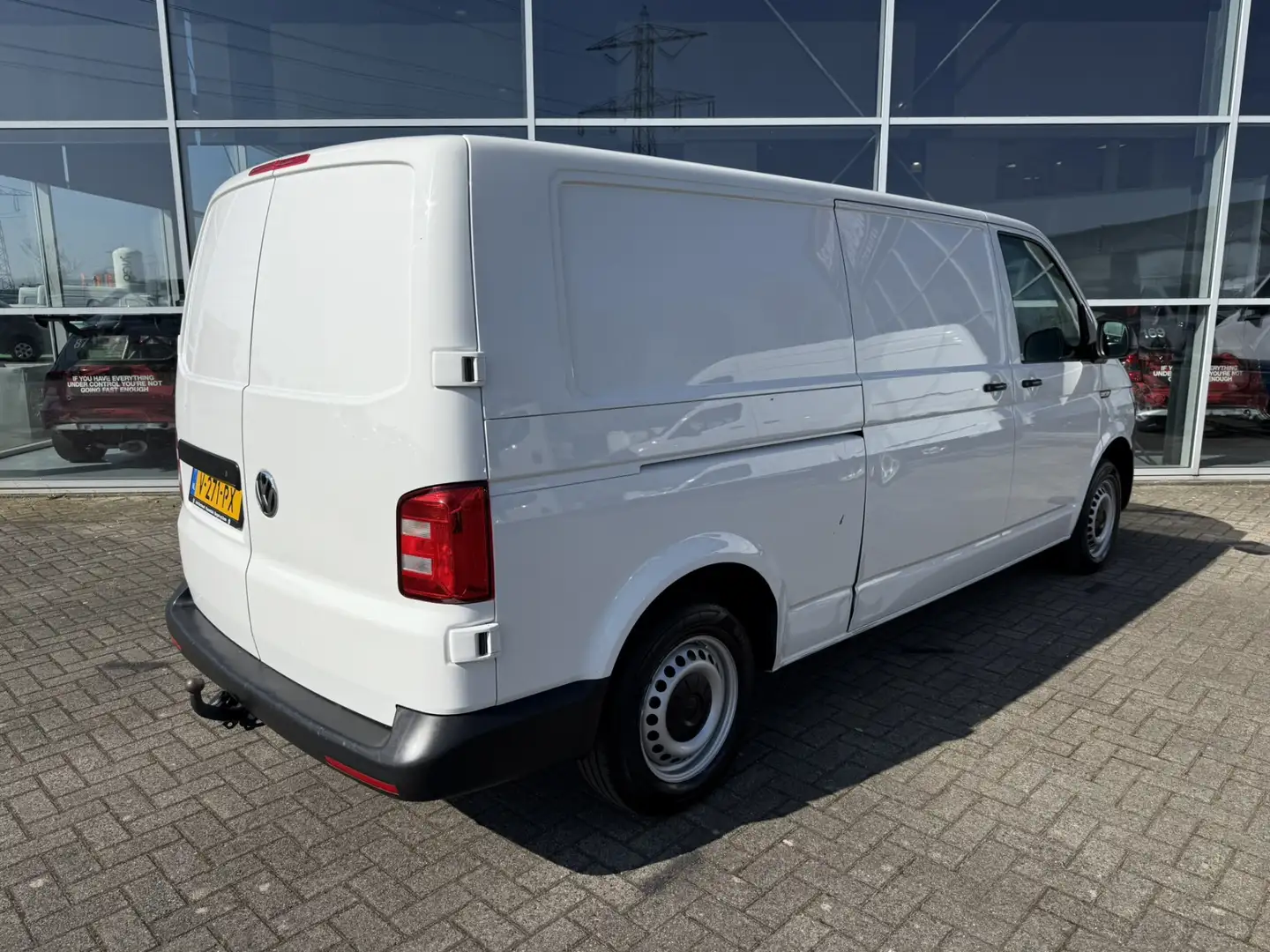 Volkswagen T6 Transporter 2.0 TDI L2H1 Wit - 2