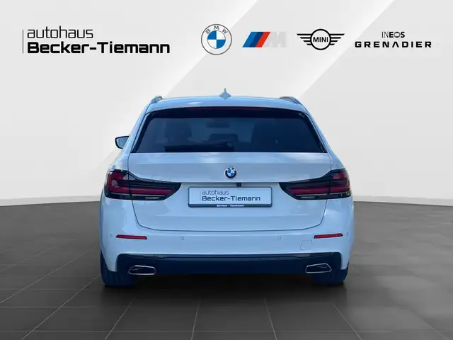 BMW 5 Series view 5