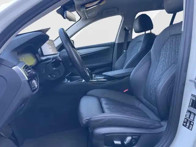 BMW 5 Series view 13