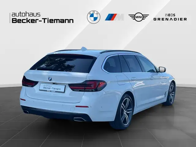 BMW 5 Series view 6