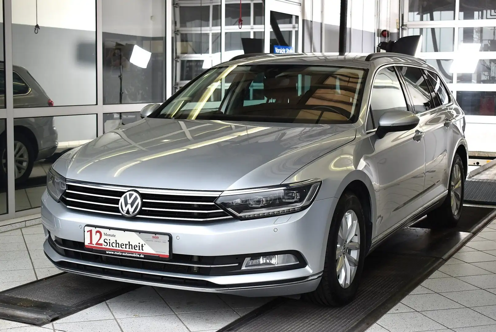 Volkswagen Passat Variant 2.0 TDI 4Motion DSG*LED*PDC*ACC Silber - 1