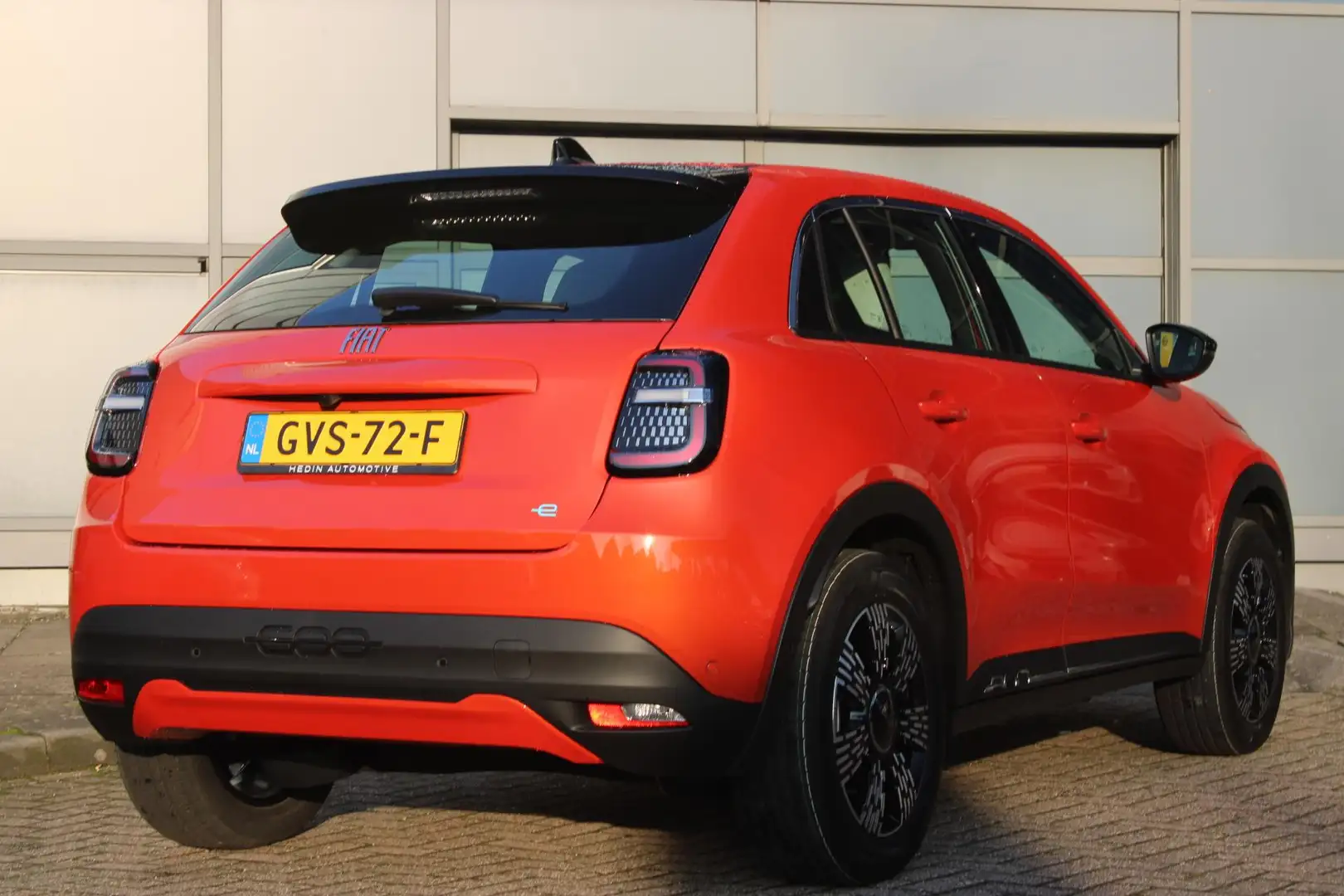 Fiat 600e Urban 54 kWh 156pk | Keyless Entry | Draadloos App Oranje - 2