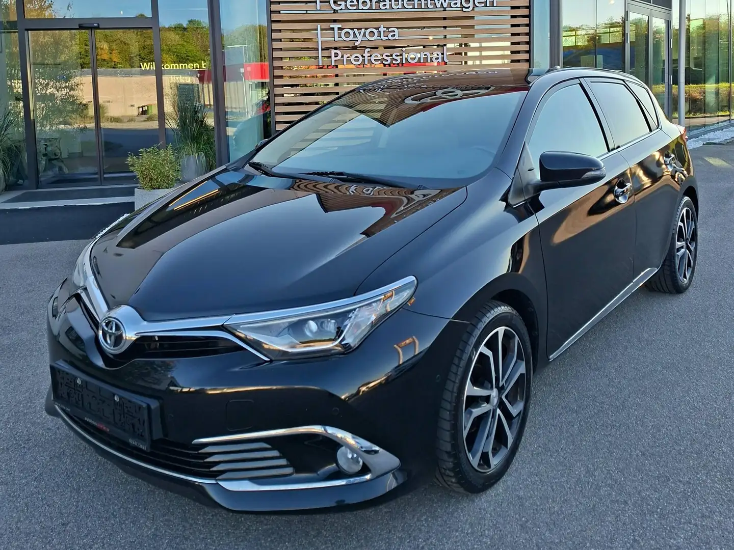Toyota Auris 1,8 Hybrid Lounge Schwarz - 1
